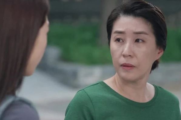 Không nói chuyện với nhau suốt 2 tháng, mẹ chồng bỗng tặng quà, mở ra xem mà mặt tôi biến sắc