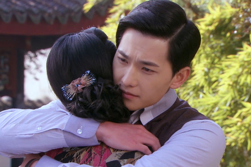 Ngày ly hôn, vợ dúi vào tay chồng mẩu giấy, vừa đọc xong anh vội vàng đuổi theo tha thiết muốn nối lại tình xưa