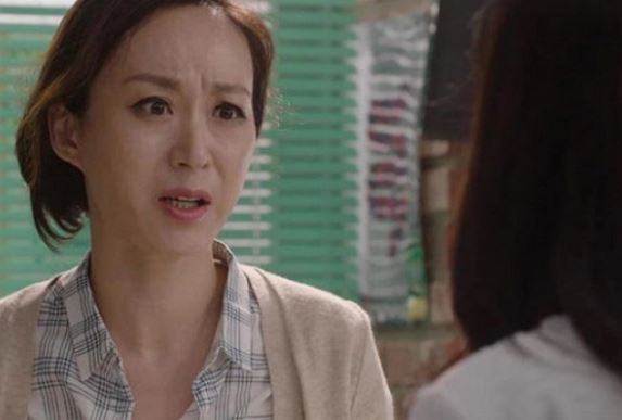 Chồng đòi ly hôn vì vợ mãi không đẻ được, mẹ chồng ngoài mặt vào hùa với con trai nhưng lại lén lút đưa con dâu 500 triệu rồi tiết lộ bí mật chôn giấu