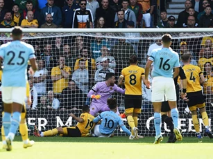 Đè bẹp Wolves trong thế hơn người, Man City tạm chiếm ngôi đầu
