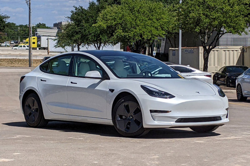 Top 10 xe hơi cỡ trung bán chạy nhất thế giới: Tesla Model 3 đầu bảng