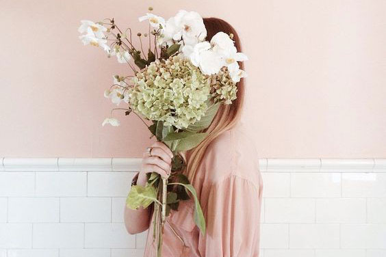 Yêu 6 năm cợt nhả không cưới, thanh niên đứng hình khi biết danh tính chồng tương lai của bạn gái cũ