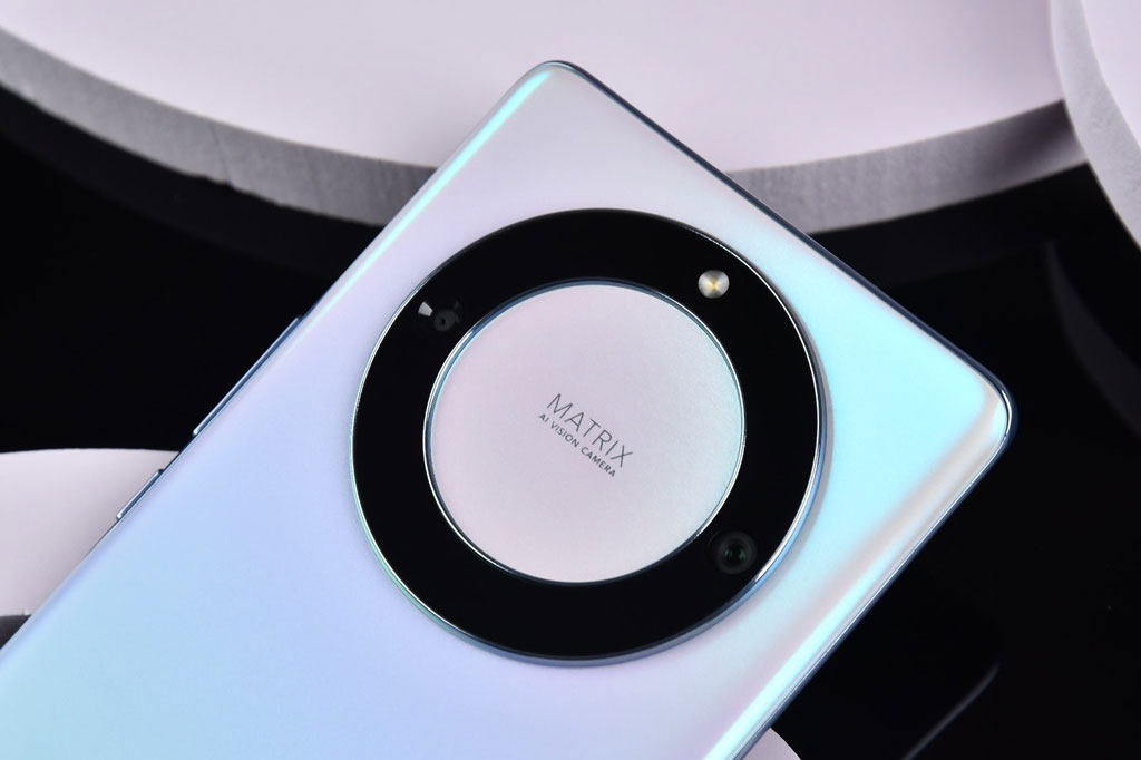 Smartphone chip 695 5G, RAM 12 GB, sạc siêu tốc, giá hấp dẫn