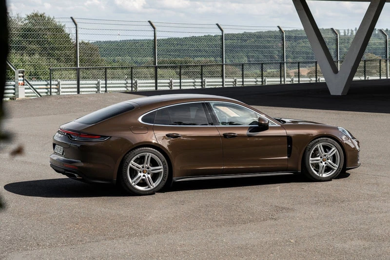 4. Porsche Panamera.