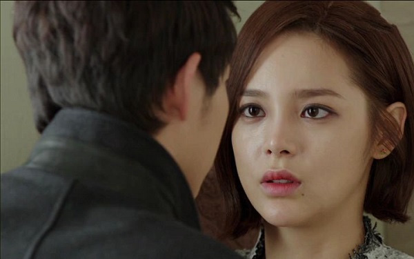 Hơn một tháng xa cách, thấy vợ trong nhà tắm tôi xông vào để rồi chết ngất khi thấy tấm lưng trần của em