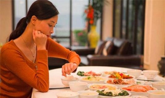 Vợ bỏ biệt thự giàu sang để theo gã trai nghèo thuê trọ, chồng hối hận khi biết lý do - 1 Vợ bỏ biệt thự giàu sang để theo gã trai nghèo thuê trọ, chồng hối hận khi biết lý do - 1