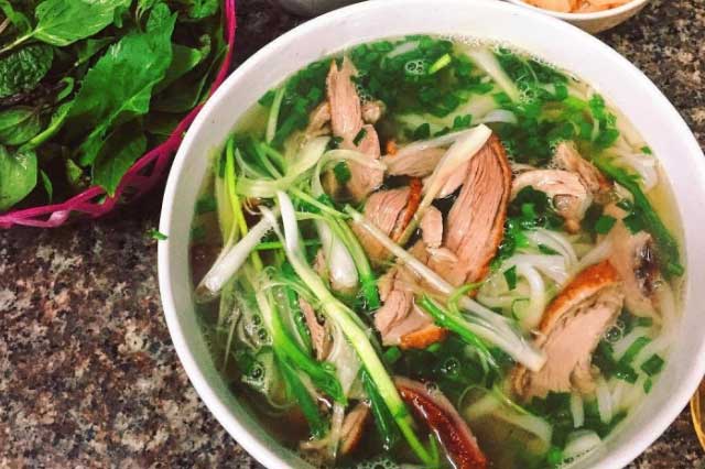 Phở vịt quay béo ngậy thơm lừng đặc sản xứ Lạng, ăn một lần là nhớ mãi
