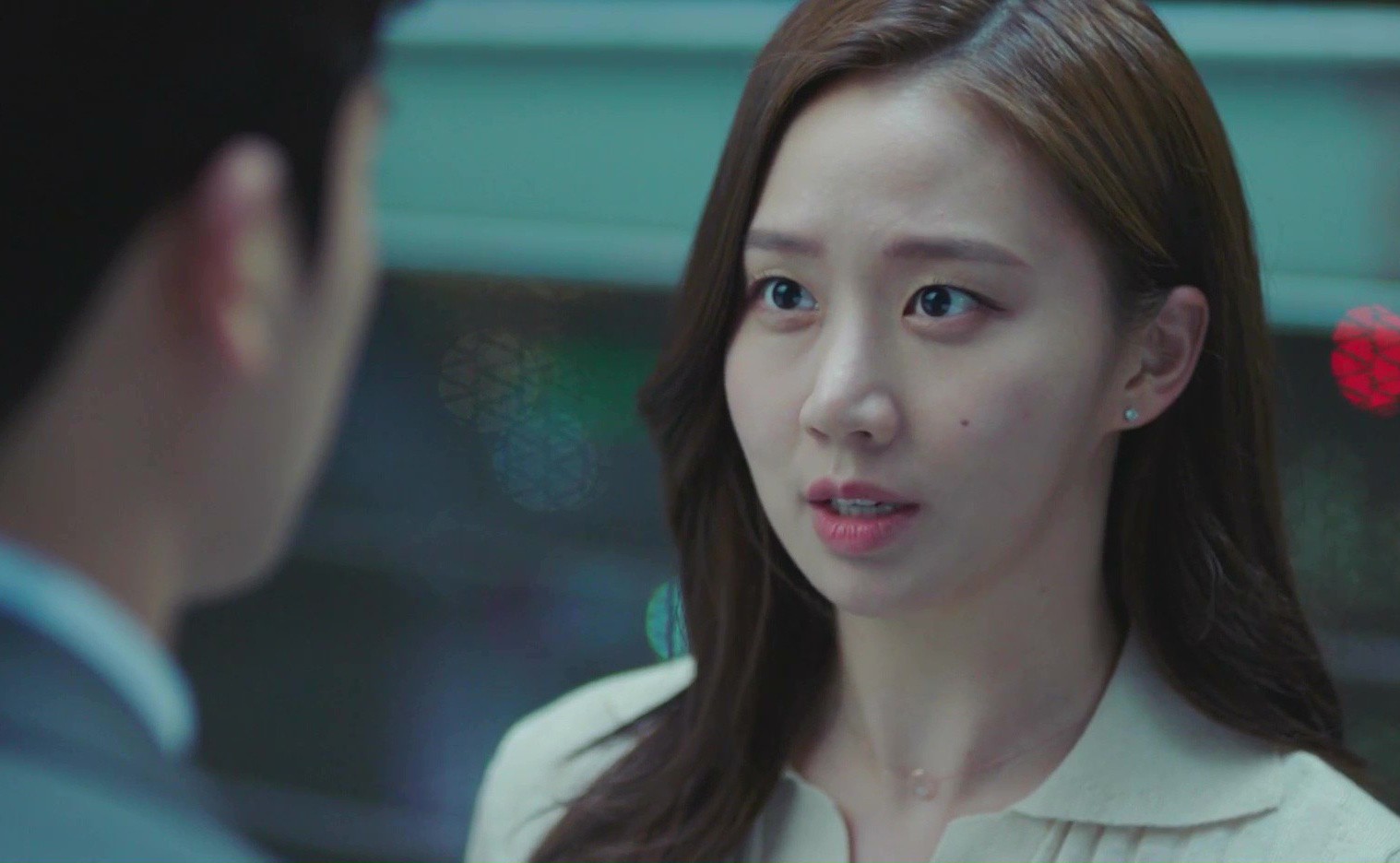 Biết sự thật chuyện chồng sang 'chống bão' cho chị hàng xóm, vợ xử lý khôn khéo khiến cả nhân tình và chồng đều phải cúi đầu