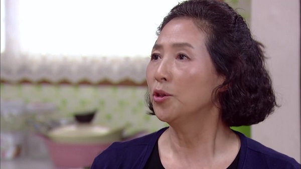 Thì ra mẹ chồng tôi cố ở chăm cháu đủ 6 tháng là vì lý do nực cười này