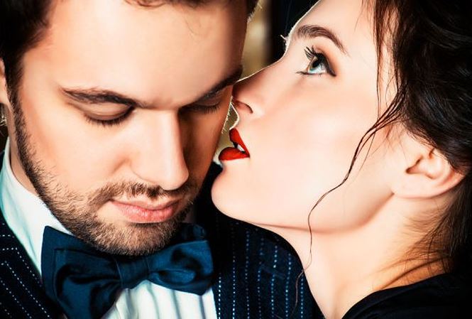 Ham tiền, tôi 'dâng' chồng cho cô hàng xóm độc thân đa tình