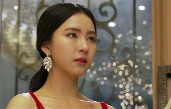 'Ngã ngửa' khi phát hiện ra người phụ nữ mà chồng đang ngoại tình lại chính là kẻ mình hết lòng đối xử tốt