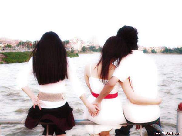 Bạn thân 'mượn tạm' bạn trai đi liên hoan nhưng cả hai lại bước ra từ nhà nghỉ