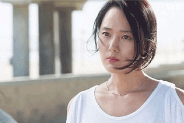 Đêm tân hôn, mẹ chồng gọi tôi vào phòng riêng nói chuyện