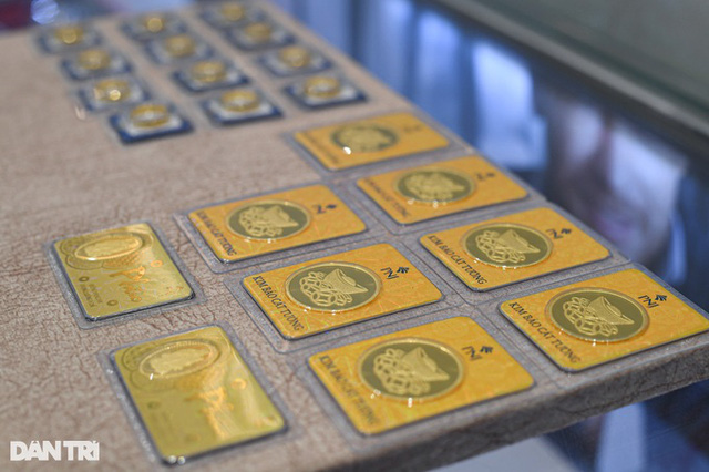 Người mua vàng lỗ tiền triệu sau hơn 1 tháng, vì đâu?