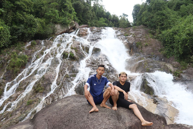 Chiêm ngưỡng thác nước lọt top ảo diệu nhất Việt Nam