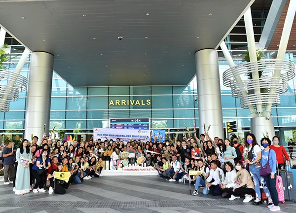 Đoàn du khách MICE của Công ty Nirvana Memorial Park (IPOH) Berhad (Malaysia) đến Đà Nẵng