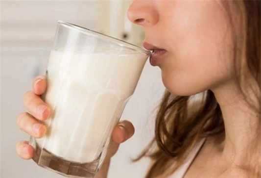 Uống nhiều sữa có nguy cơ bị sỏi thận không?