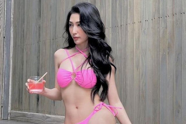 Sau nghi vấn hẹn hò học trò của Đông Nhi, Khổng Tú Quỳnh khoe body 'khét lẹt'