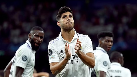 Barcelona muốn biến cầu thủ Real Madrid thành Judas
