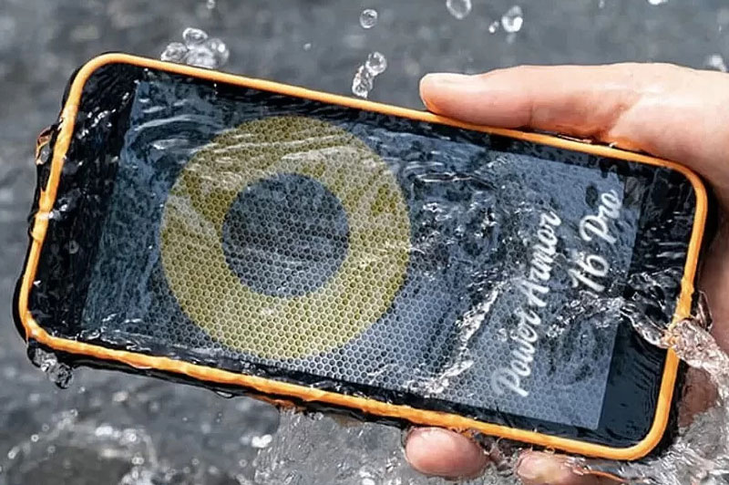 Smartphone ‘nồi đồng cối đá’, pin 9.600 mAh, giá hơn 5 triệu đồng