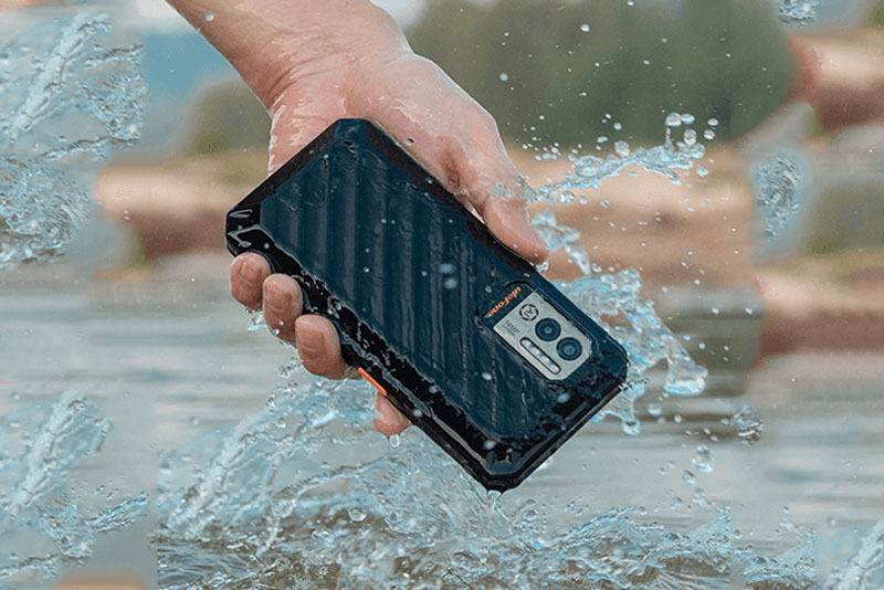 Smartphone ‘nồi đồng cối đá’, RAM 4 GB, pin 8.150 mAh, giá 4 triệu đồng