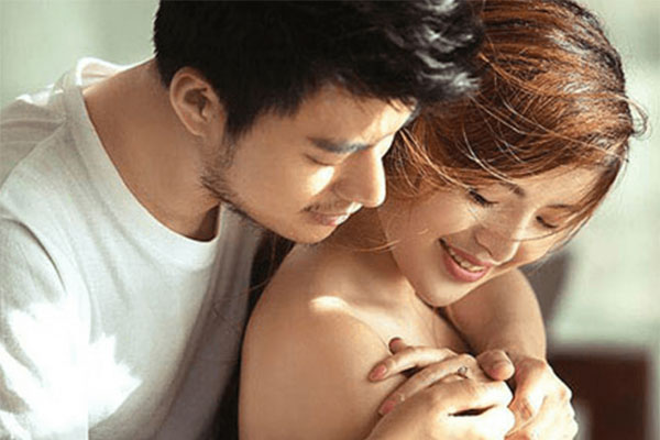 Chồng trẻ và 'nghề hái ra tiền' mà người vợ nào biết sự thật cũng đắng cay chất ngất