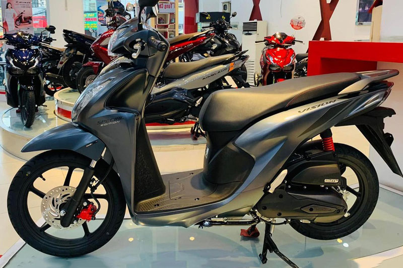 Xe máy Honda ồ ạt tăng giá mạnh: SH, Vision chênh hàng chục triệu đồng