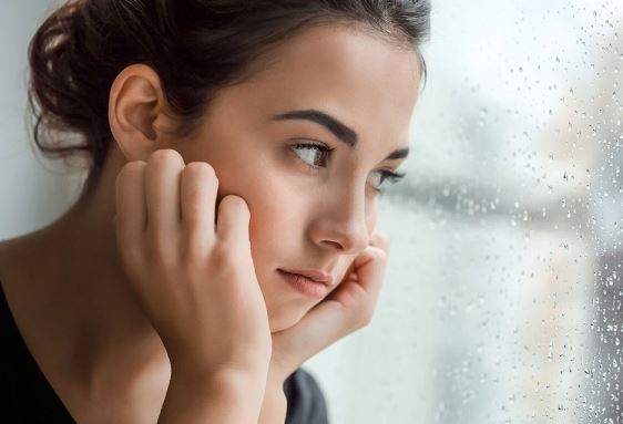 Vừa bảo góp tiền đưa mẹ đi viện chữa bệnh, các anh chị chồng liền họp gia đình rồi đưa ra phương án khiến vợ chồng tôi phải trân mắt nhìn nhau