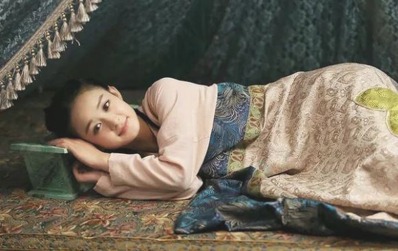 Cung nữ thời xưa bắt buộc phải nằm nghiêng khi ngủ: Lý do thực sự khiến ai cũng phẫn nộ