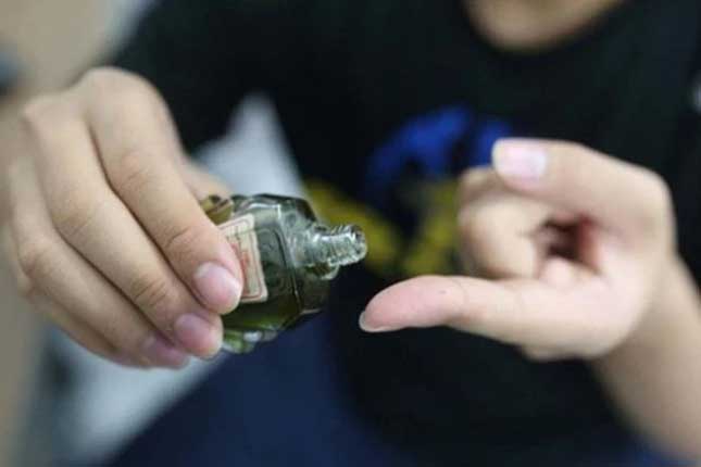 Chỉ cần 1 giọt dầu gió trước khi ngủ bạn sẽ thấy cực kỳ khác biệt, giảm được khối tiền thuốc