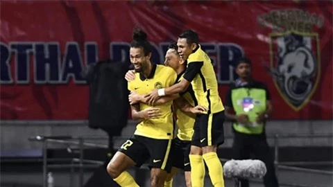 Chanathip rời sân sớm, Thái Lan bị Malaysia loại cay đắng trên chấm penalty ở King’s Cup