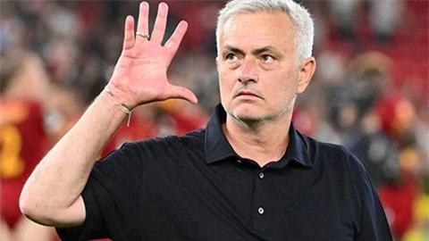 Mourinho thừa nhận già, cân nhắc giải nghệ