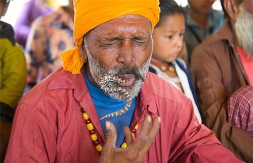 Bộ tộc được mệnh danh là 'mê' rắn bậc nhất thế giới, sống ở phía Nam bang Gujarat, Ấn Độ