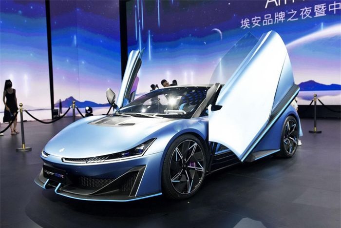  Nhà sản xuất ôtô Trung Quốc GAC Aion vừa ra mắt mẫu siêu xe điện hoàn toàn mới với tên gọi Aion Hyper SSR. Đây được xem là siêu xe điện đầu tiên của đất nước tỷ dân và dự kiến giao hàng vào cuối năm 2023. 