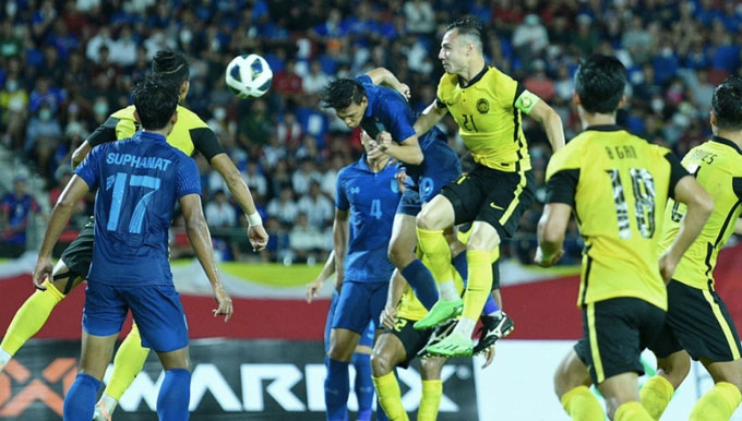 HLV Park Hang Seo thấy gì khi thân chinh xem Thái Lan đấu Malaysia?