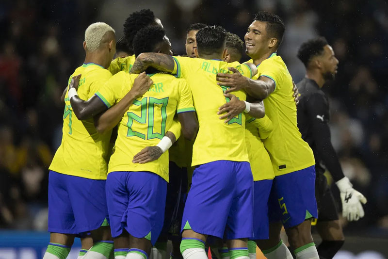 Sao Tottenham toả sáng trong chiến thắng đậm của Brazil