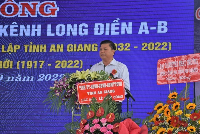 Ông Cù Minh Trọng - Chủ tịch UBND huyện Chợ Mới phát biểu tại lễ khởi công.