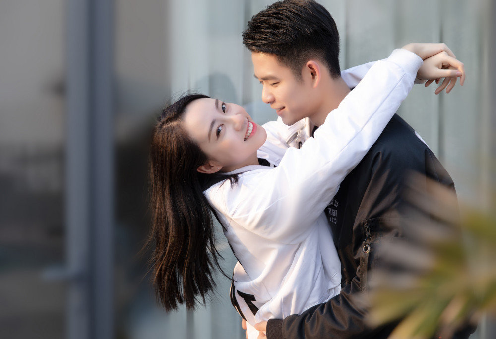 Nếu bỗng dưng người đàn ông của bạn nói 4 điều này thì coi chừng, nhiều nguy cơ anh ấy đang ngoại tình lén lút sau lưng