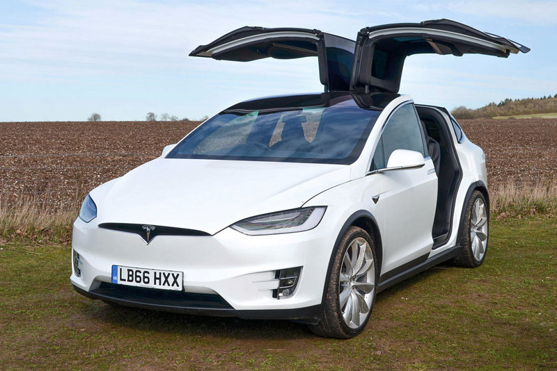 5. Tesla Model X (phạm vi hoạt động tối đa/lần sạc: 560 km).