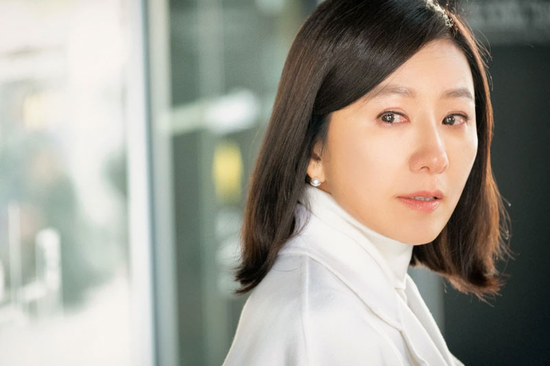 Khi thấy chiếc mũ bảo hiểm trong cốp xe chồng bị mất, tôi lén điều tra thì phát hiện trò ngoại tình kinh khủng