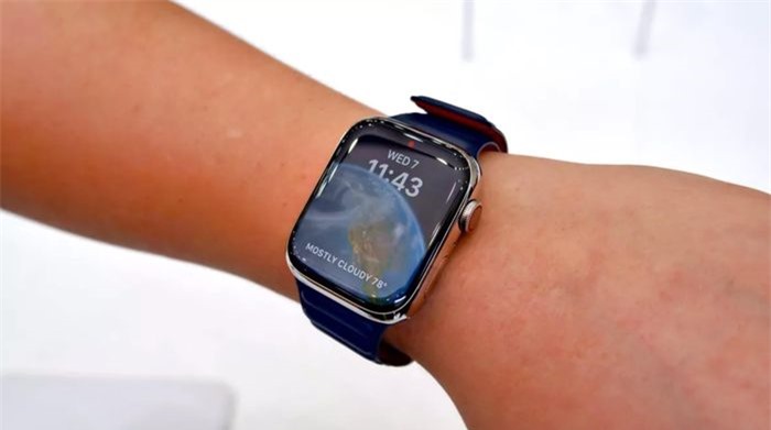  Apple Watch Series 8 được bán ra với 4 màu cho bản thân nhôm là đen, trắng, bạc và đỏ. Trong khi đó, dòng thép không gỉ có 3 màu bạc, vàng và than chì. Apple cũng ra mắt một số mẫu dây hợp tác với Nike và Hermes. Giá bán của Apple Watch Series 8 là 399 USD cho bản GPS và 499 USD cho bản 4G. Thiết bị sẽ lên kệ từ 16/9, cho đặt trước từ hôm nay. Ảnh: Tom's Guide. 