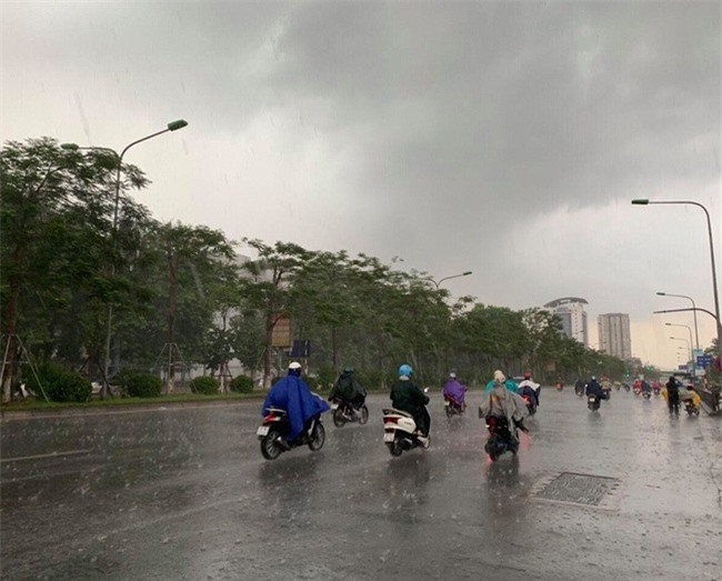 Dự báo thời tiết ngày 24/9/2022: Hà Nội tiếp tục có mưa dông