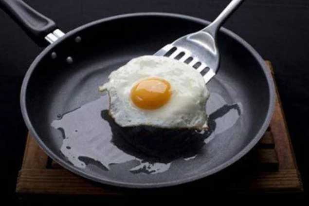 Dùng chảo chống dính kiểu này, nguy cơ mắc ung thư gan cao hơn gấp mấy lần