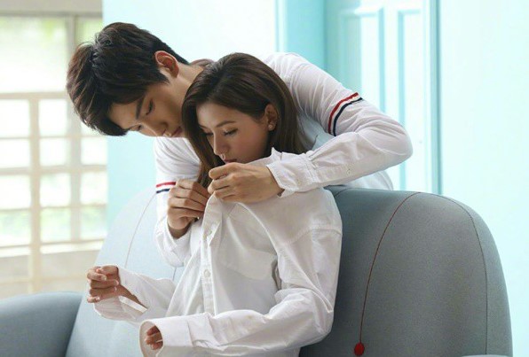 Thấy chiếc ví ngoài cổng, không ngờ đó là bằng chứng tố chồng ngoại tình, tôi hành động khiến cặp "mèo mả gà đồng" sợ run