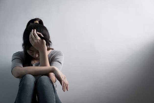 6 dấu hiệu không đau cảnh báo sớm về bệnh tuyến giáp chị em thường bỏ qua, đi khám thì đã muộn