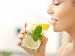1 cốc nước chanh đơn giản làm sạch máu, phòng ngừa nguy cơ đột quỵ khi cho thêm thứ này