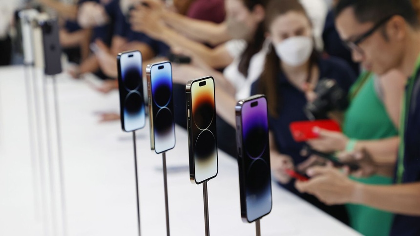 Giá iPhone 14 Việt Nam đắt hay rẻ so với các nước châu Á?