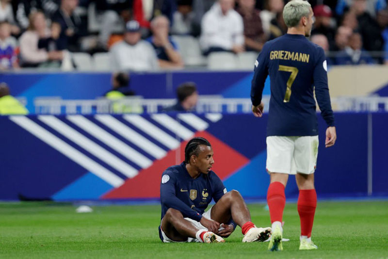 Barca nhận tin dữ trước trận Siêu kinh điển, có nguy cơ bị loại khỏi Champions League