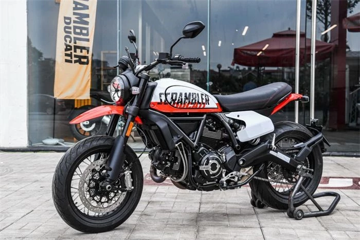  Scrambler là dòng xe đặc trưng của Ducati, phiên bản Scrambler Urban Motard vừa được bổ sung vào danh mục sản phẩm của hãng tại thị trường Việt Nam. Dù cùng chung phong cách, mỗi phiên bản Ducati Scrambler đều có những nét riêng tạo điểm nhấn. 