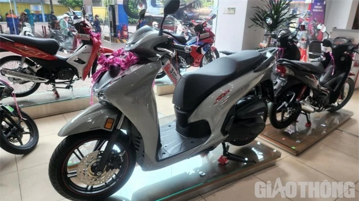 giá xe honda sh tháng 9/2022: chênh cao nhất tới 24 triệu đồng